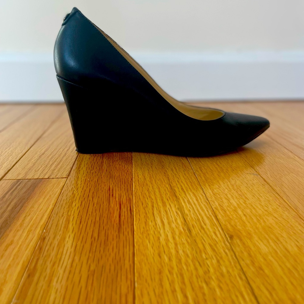 Black wedge Nine West. So comfortable! Too tight otherwise I’d keep them!